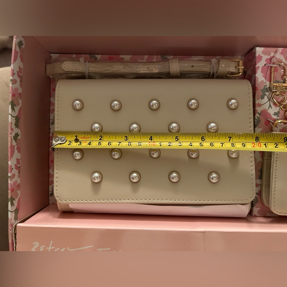 *New* Betsey Johnson Cream and Pearl 3 Piece Gift Set - Picture 8 of 16